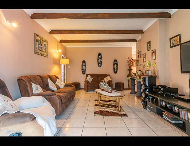 3 BEDROOM FREEHOLD FOR SALE IN ROSEACRE